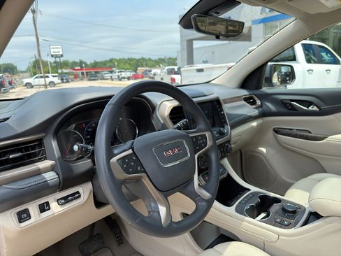 Used 2023 GMC Acadia Denali w/ Denali Ultimate Package FWD image 25