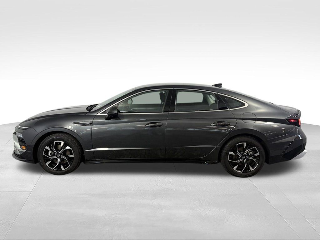 Used 2025 Hyundai Sonata SEL FWD image 9