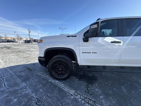 Used 2025 Chevrolet Silverado 2500 ZR2 w/ Technology Package AWD/4WD image 34