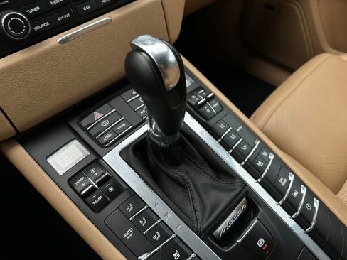 Used 2018 Porsche Macan w/ Premium Package Plus image 31