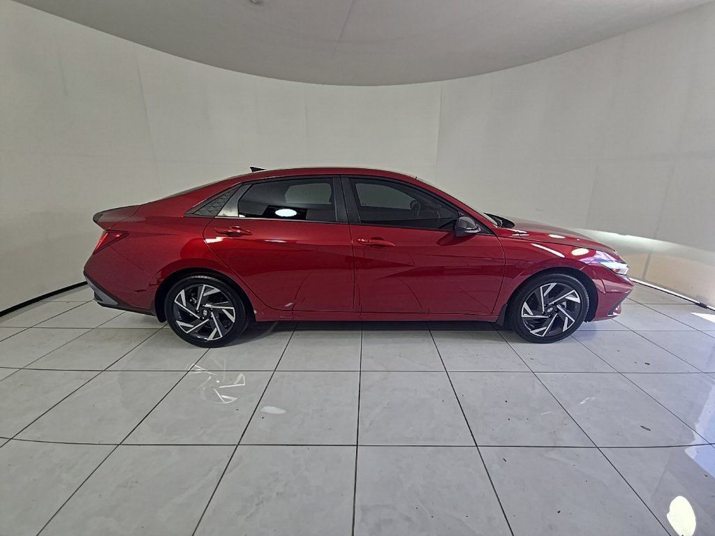 Certified 2025 Hyundai Elantra SEL FWD image 4