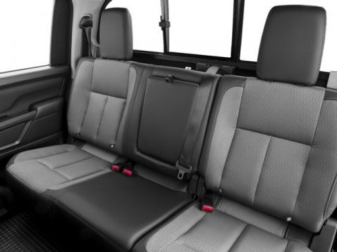 Used 2017 Nissan Titan S image 17