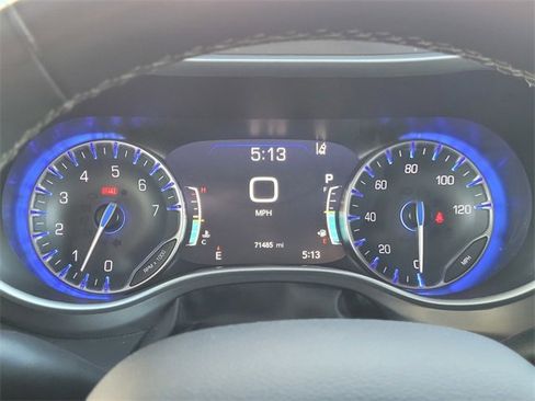 Certified 2023 Chrysler Pacifica Touring-L image 8