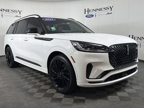 Certified 2025 Lincoln Aviator Reserve w/ Luxury Package RWD image 30
