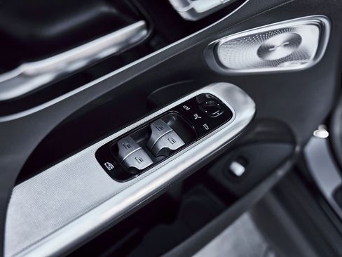 Used 2026 Mercedes-Benz GLC 300 image 29