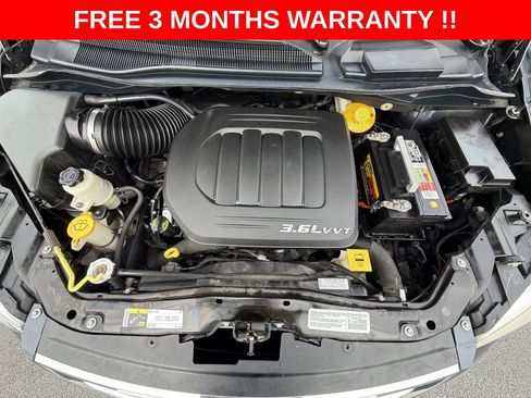 Used 2014 Chrysler Town & Country Touring image 11