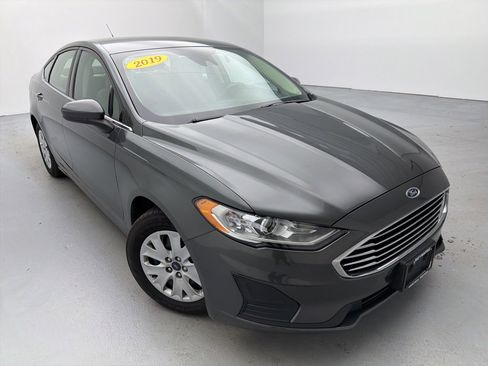Used 2019 Ford Fusion S image 3