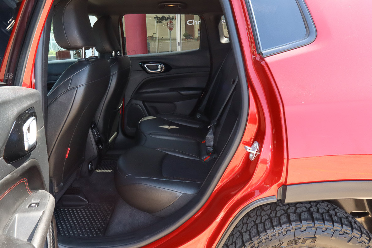 Used 2025 Jeep Compass Trailhawk AWD/4WD image 8