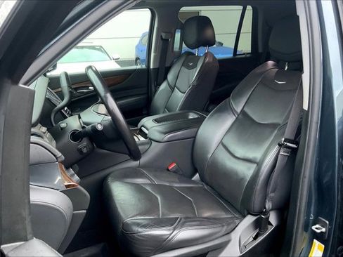 Used 2020 Cadillac Escalade Luxury image 24