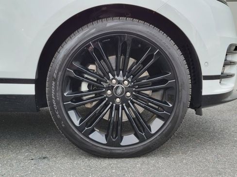 Used 2025 Land Rover Range Rover Velar Dynamic HSE image 16