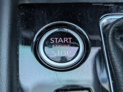 Used 2021 Nissan Kicks SV image 23