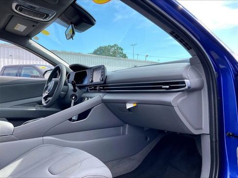 Used 2025 Hyundai Elantra SE FWD image 14