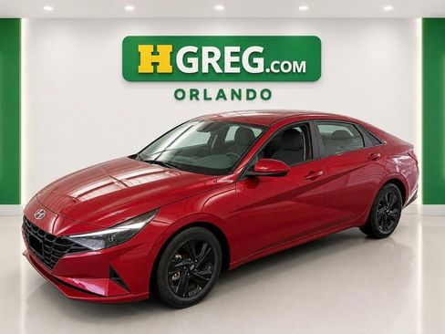 Used 2023 Hyundai Elantra SEL w/ Preferred Accessory Package FWD image 4
