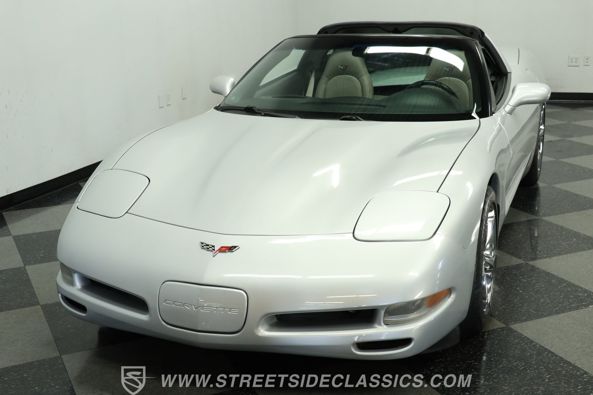 Used 1998 Chevrolet Corvette Coupe w/ Roof Pkg RWD image 16
