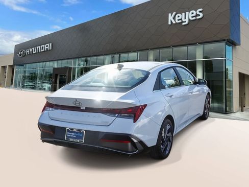 Certified 2025 Hyundai Elantra Limited image 4