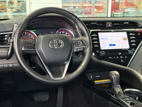 Used 2018 Toyota Camry XSE image 28