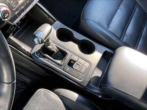 Used 2019 Kia Sorento SX image 16