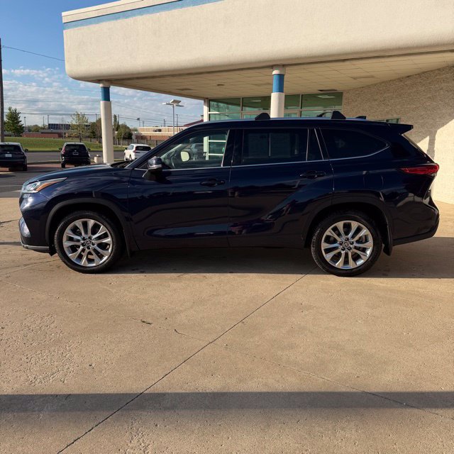 Used 2021 Toyota Highlander Limited AWD/4WD image 2