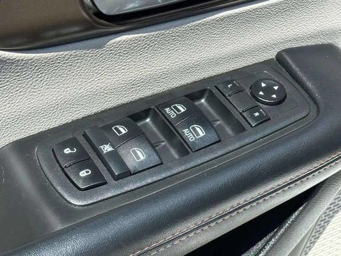 Used 2018 Chrysler Pacifica Touring Plus w/ Tire & Wheel Group image 29