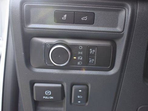 Used 2024 Ford Expedition XLT image 24