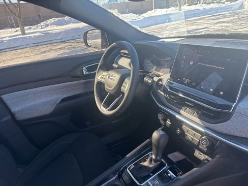 Used 2024 Jeep Compass Sport image 16