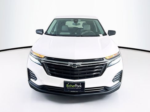 Used 2023 Chevrolet Equinox LS w/ LS Convenience Package FWD image 2