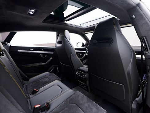 Used 2021 Lamborghini Urus image 44