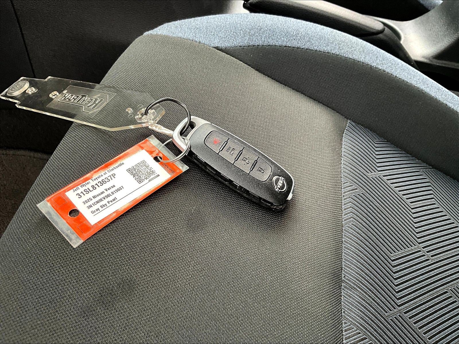Used 2025 Nissan Versa SV FWD image 34