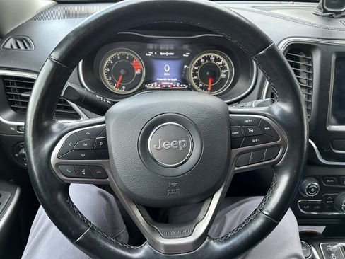 Used 2021 Jeep Cherokee Limited image 9