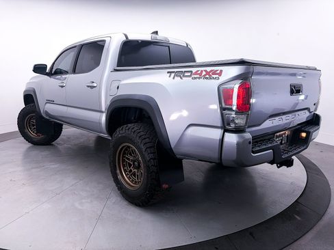 Used 2021 Toyota Tacoma TRD Off-Road w/ Technology Package AWD/4WD image 4
