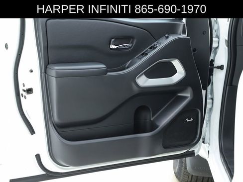 Used 2025 Nissan Frontier SV w/ SV Convenience Package image 55