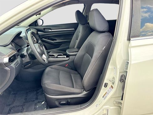 Used 2023 Nissan Altima 2.5 SV FWD image 19