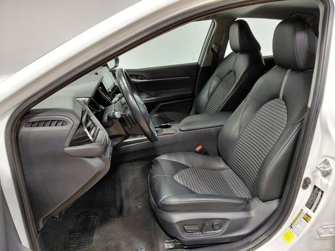 Used 2023 Toyota Camry SE image 4