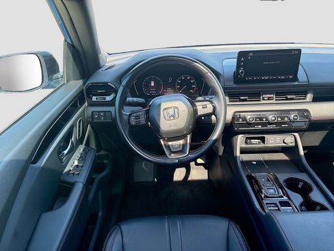 Used 2025 Honda Pilot TrailSport image 22