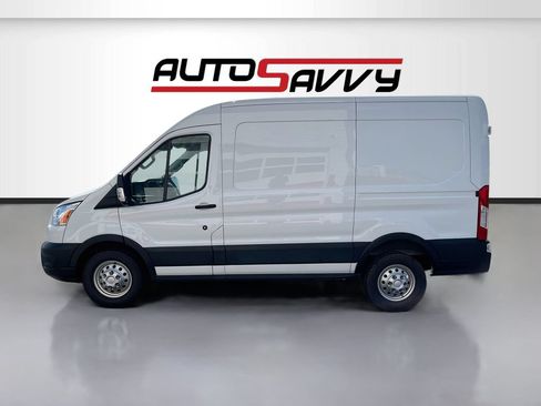 Used 2023 Ford Transit 250 Medium Roof AWD image 4