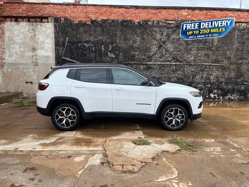 Used 2025 Jeep Compass Limited AWD/4WD image 8