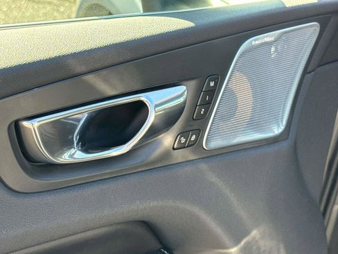 Used 2018 Volvo XC60 T8 R-Design w/ Convenience Package image 23