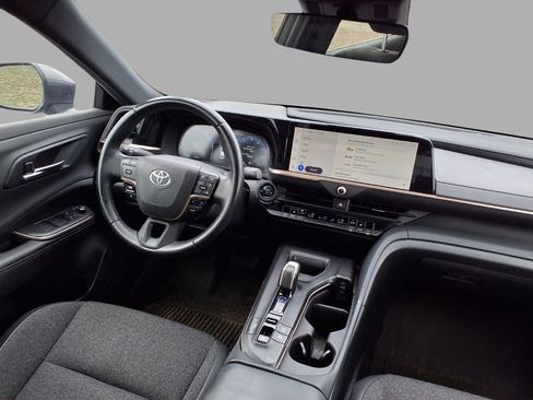 Used 2023 Toyota Crown XLE image 12