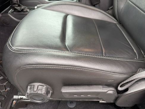 Used 2023 Jeep Wrangler Unlimited Sahara image 31