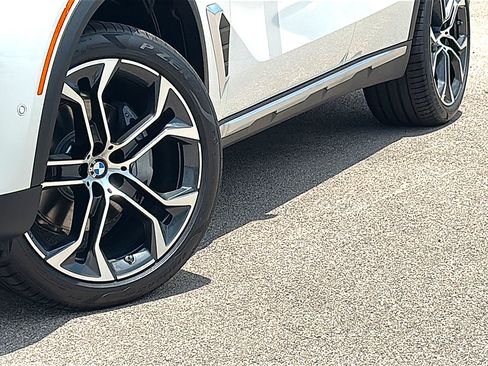 New 2026 BMW X5 sDrive40i w/ Premium Package RWD image 3