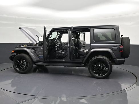 Used 2021 Jeep Wrangler Unlimited Sahara w/ Cold Weather Group AWD/4WD image 42