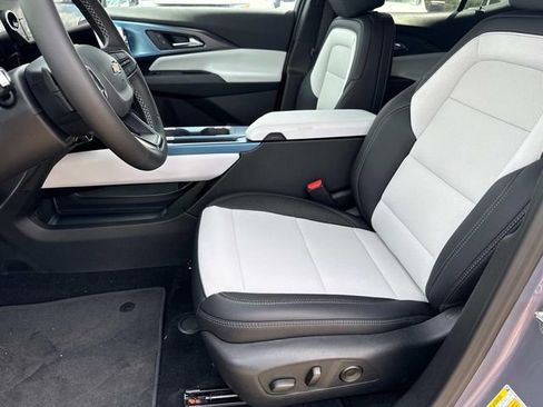 New 2025 Chevrolet Equinox EV LT image 11