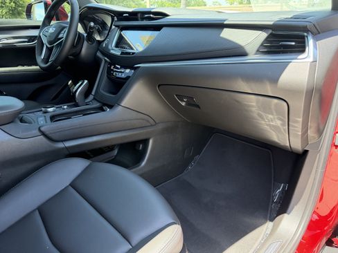 Certified 2025 Cadillac XT5 Luxury FWD image 12
