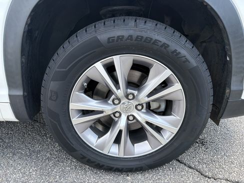 Used 2015 Toyota Highlander XLE FWD image 21