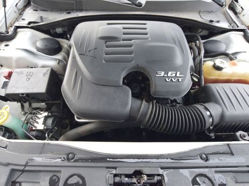 Used 2018 Chrysler 300 Limited image 20