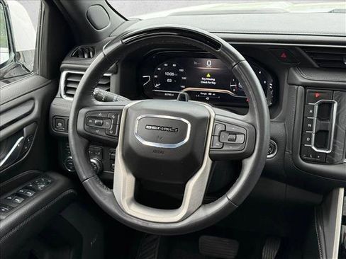 Used 2024 GMC Yukon Denali w/ Advanced Technology Package AWD/4WD image 14