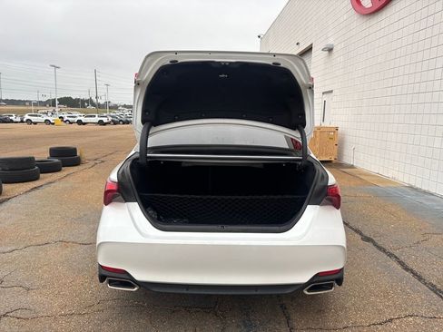 Used 2019 Toyota Avalon Limited image 29