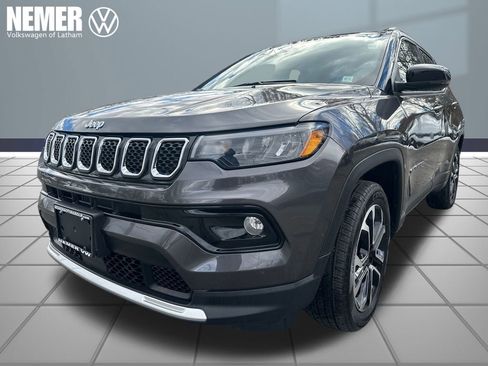 Used 2023 Jeep Compass Limited image 1
