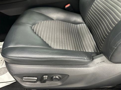 Used 2022 Toyota Camry SE image 14
