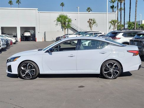 Used 2023 Nissan Altima 2.5 SR image 2